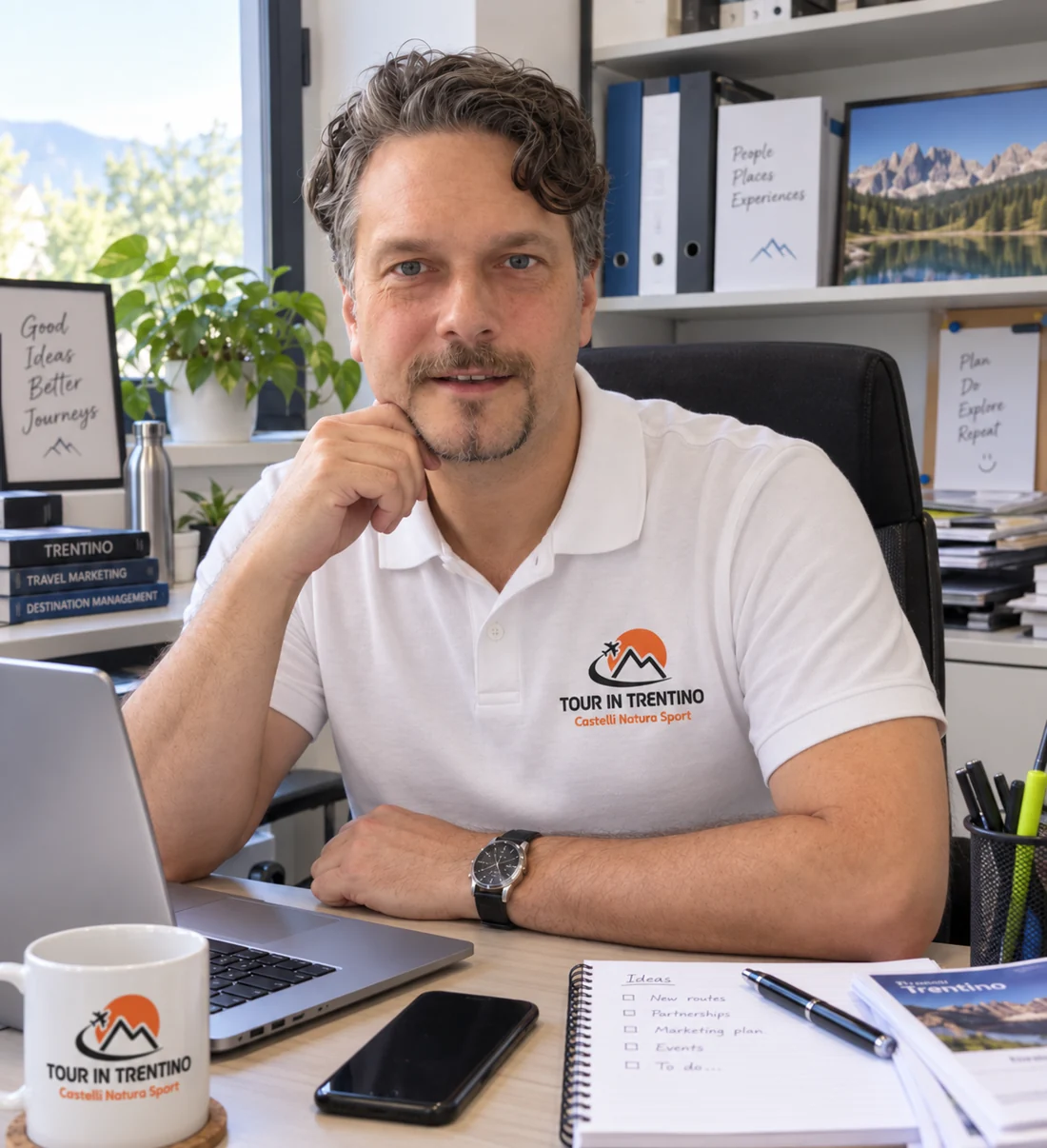 Ritratto professionale di Luca Valentini alla scrivania